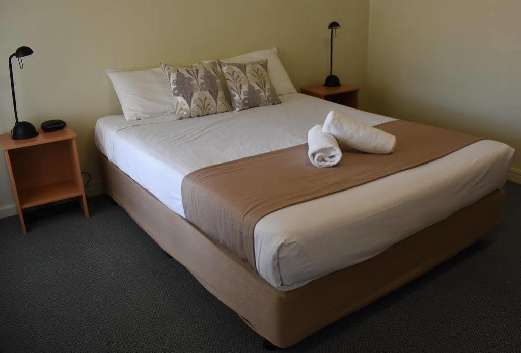 Motel Riverina Leeton Dış mekan fotoğraf